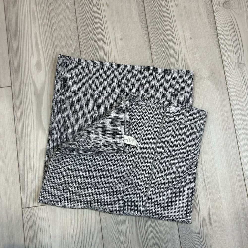 Lululemon Blanket Scarf Womens One Size Gray Vinyasa Wrap Soft Stretch Snap